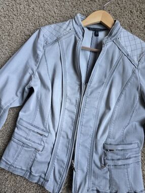 White House Black Market Light Gray Denim Jacket In Size 8